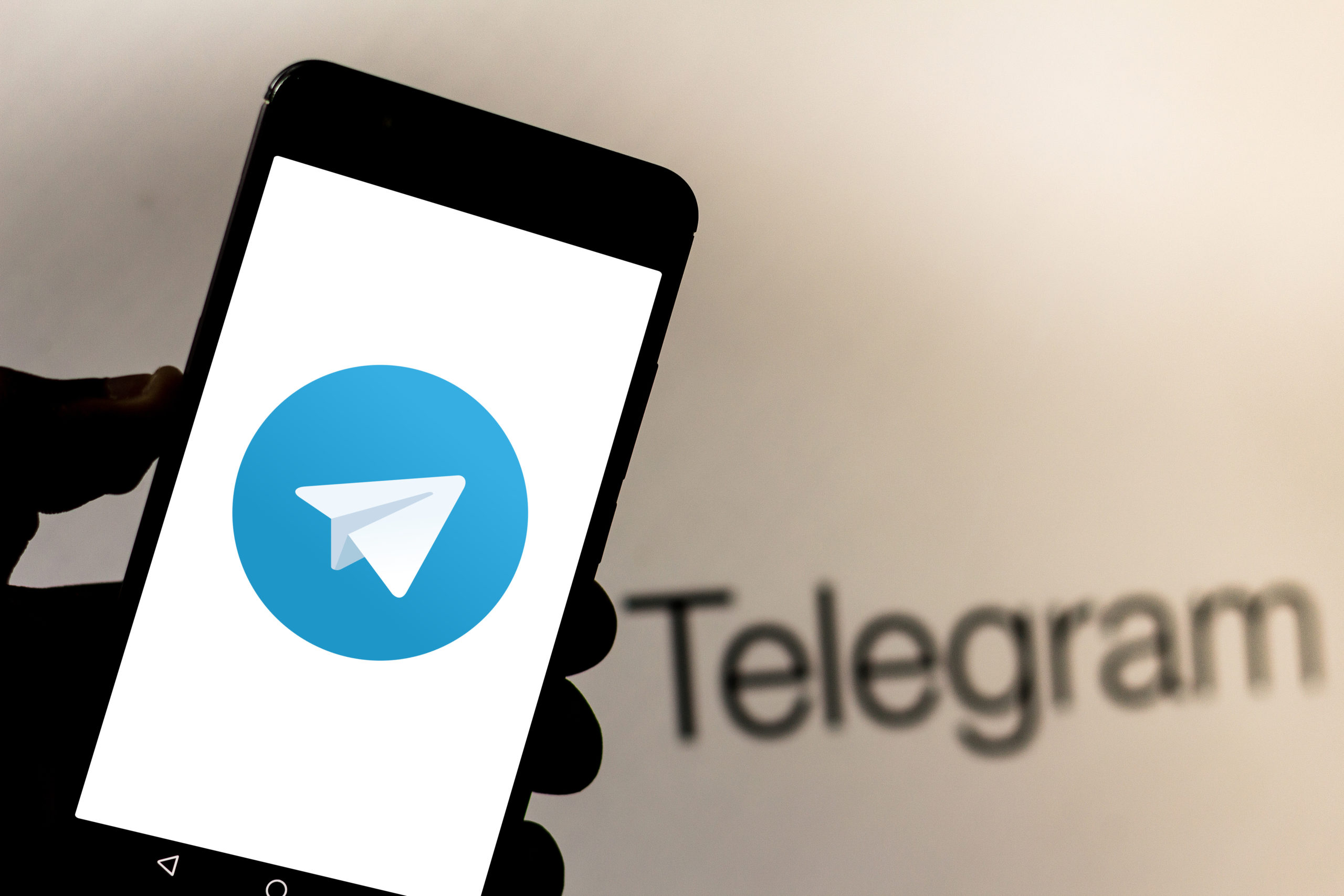 Как удалить ненужные контакты в Телеграм?